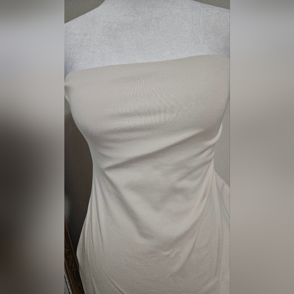 SUSANA MONACO 16" Strapless Dress With
Ruffle Detail in Blanched
Almond. SIZE SM - Picture 7 of 12